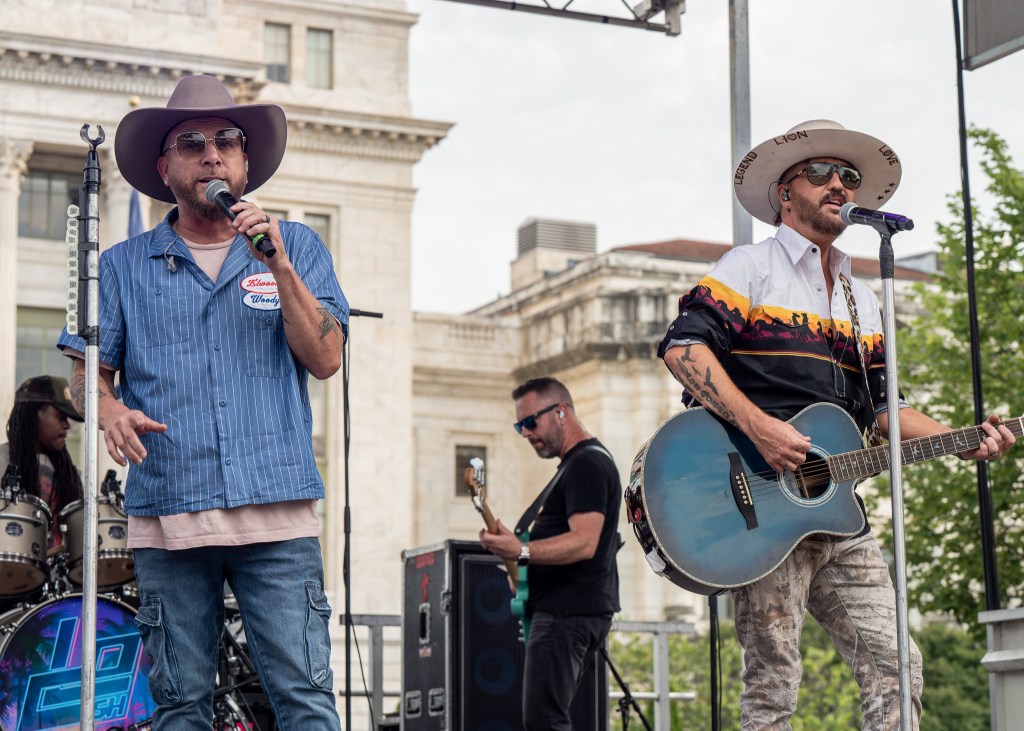 LOCASH takes main stage at farmers market